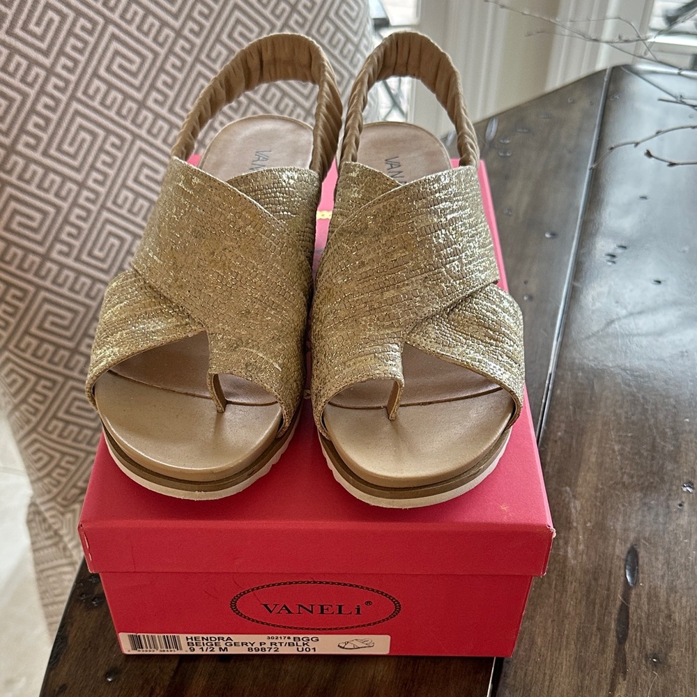 Vaneli Hendra Beige Sandals